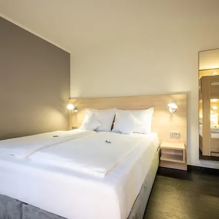 Serways Bruchsal West ホテル 2*